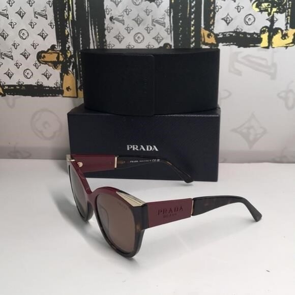 💯- Authentic New Dark Brown Cat Eye Ladies Sunglasses PR 02WSF 07C0D1 56 - Picture 9 of 13